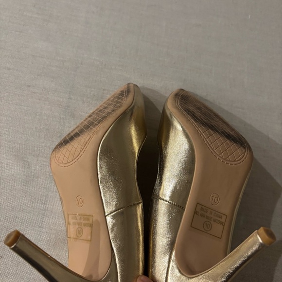 Felicity Metallic Gold Heels Women’s Size 9 Pointed Toe Pumps - Picture 7 of 8